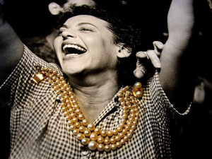 Pearl bracelet over a Jean Manzon photo, de Lili Vieira de Carvalho