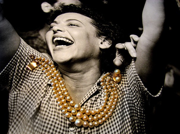 Pearl bracelet over a Jean Manzon photo, de Lili Vieira de Carvalho