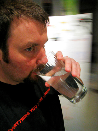 "Cleaning Basement, Drinking Water - Year 2 - 100/365", de Amarand Agasi