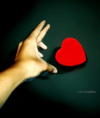 "Hold it", de Juliana Coutinho. Viure a contracor ens emmalalteix l'ànima.