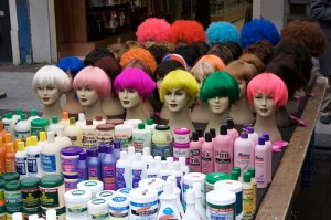 wigs and haircare, de Jeremy Burgin, al Flickr