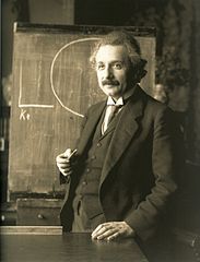 Albert Einstein fent classe, a Viena, l'any 1921, de Ferdinand Schumtzer, a la Viquipèdia